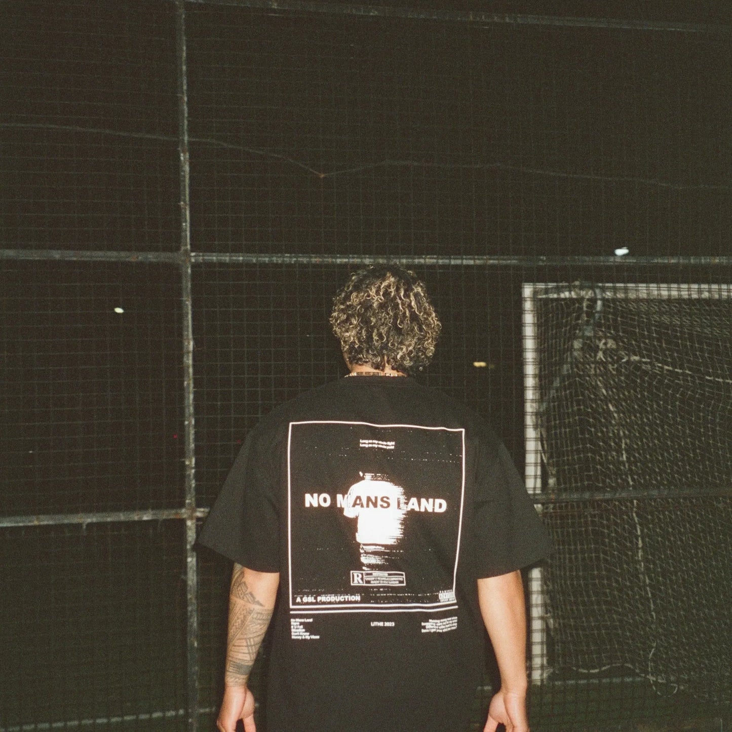 NO MANS LAND TEE - BLACK